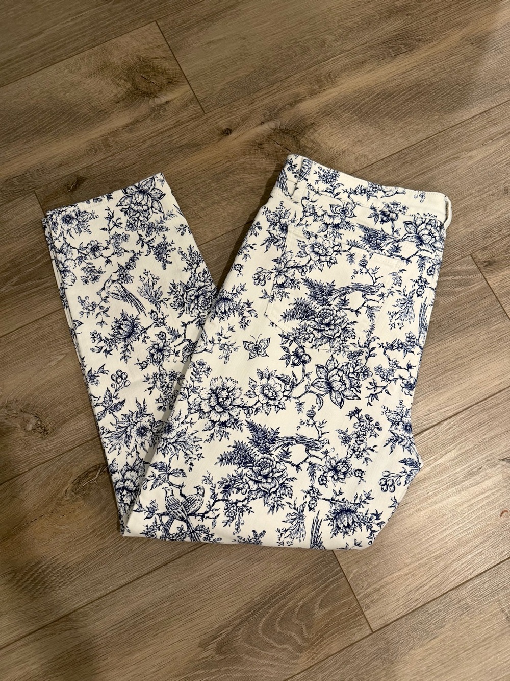 Talbots White and Navy Floral Printed Pants